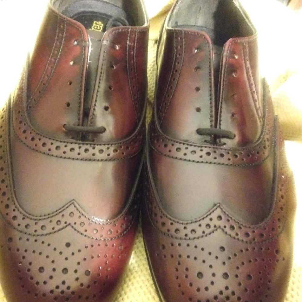 New MEN'S DEXTER WINGTIPS SIZE 9 1/2 D  $15.50 Usps shipping